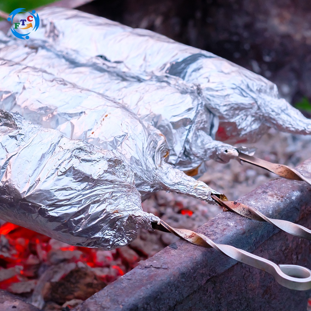 Bọc giấy bạc để nướng thức ăn trực tiếp trên lửa