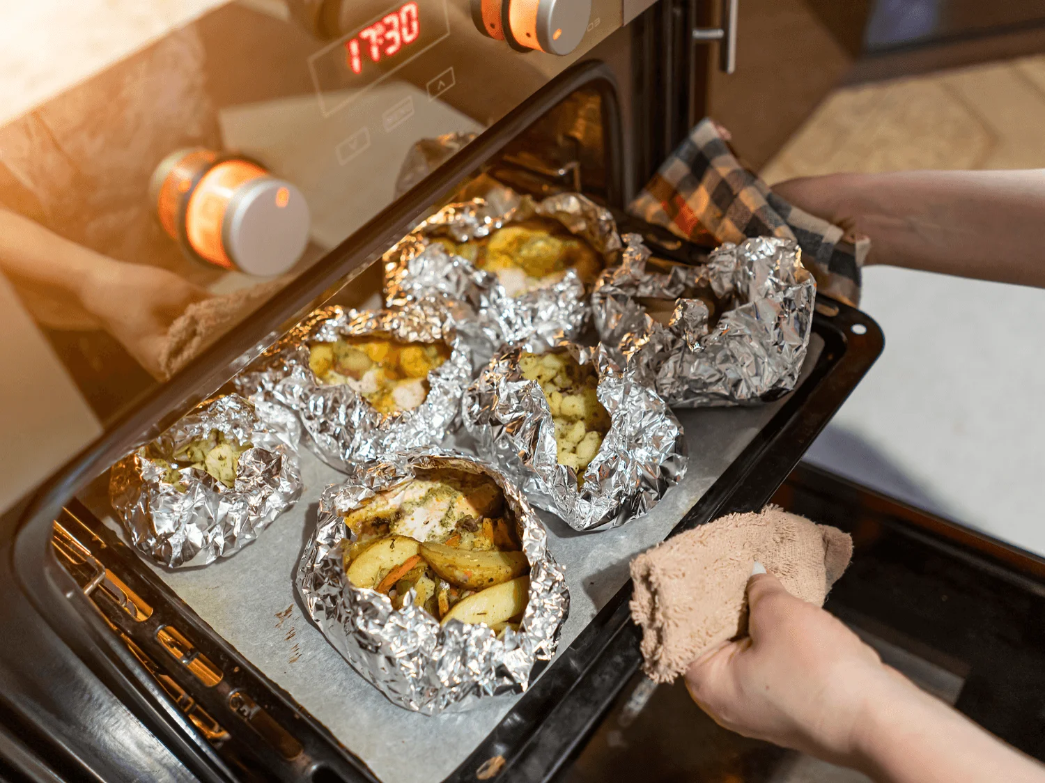 MÀNG GIẤY NHÔM TRONG NỒI NƯỚNG