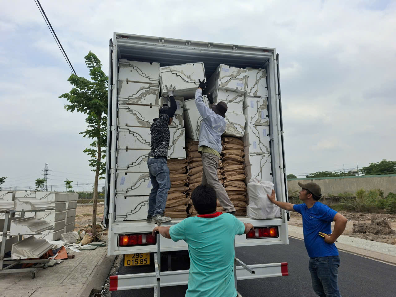 Hướng dẫn thi công phào chỉ xốp đơn giản tại nhà